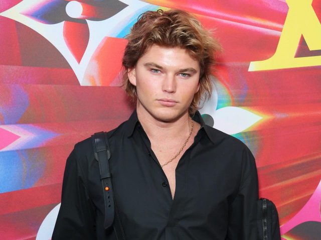 モデル界きってのモテ男、ジョーダン・バレットがボーイフレンドと結婚