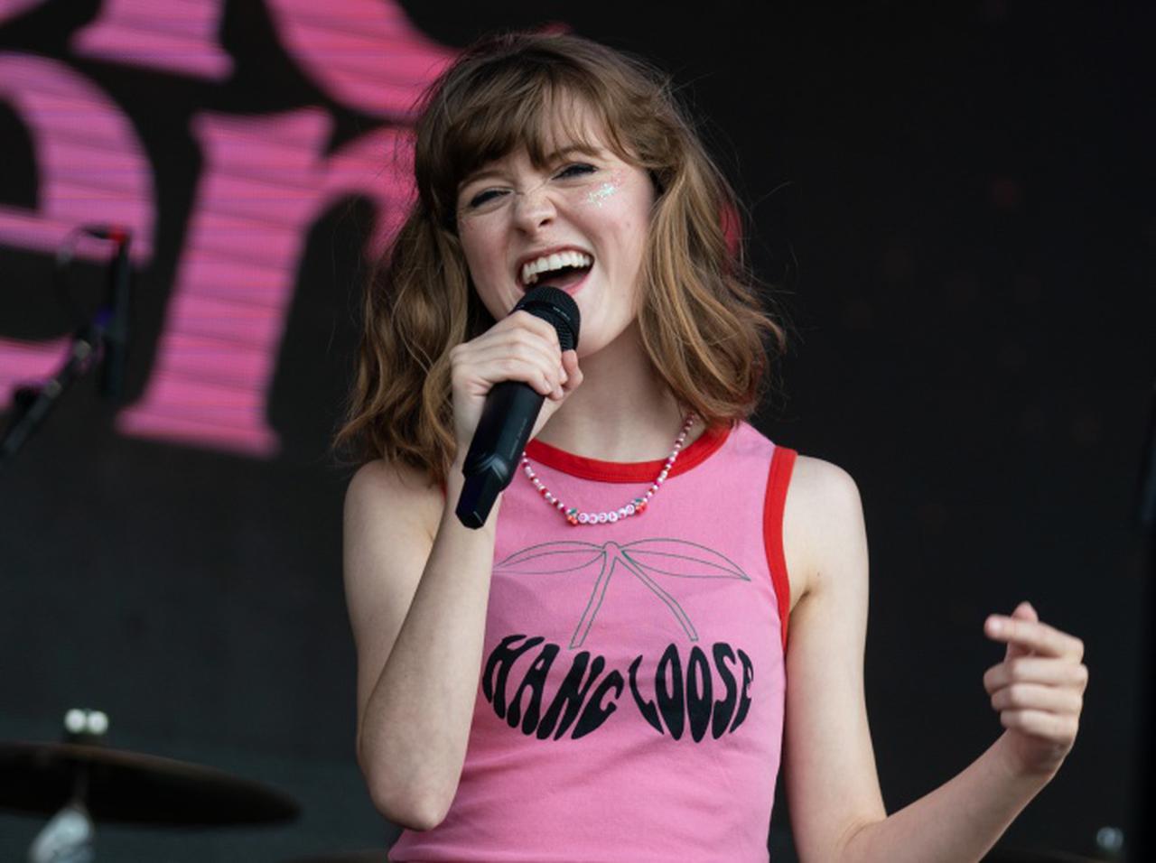 メイジー・ピーターズ、エド・シーラン参加の新曲が日本でチャート入りし歓喜