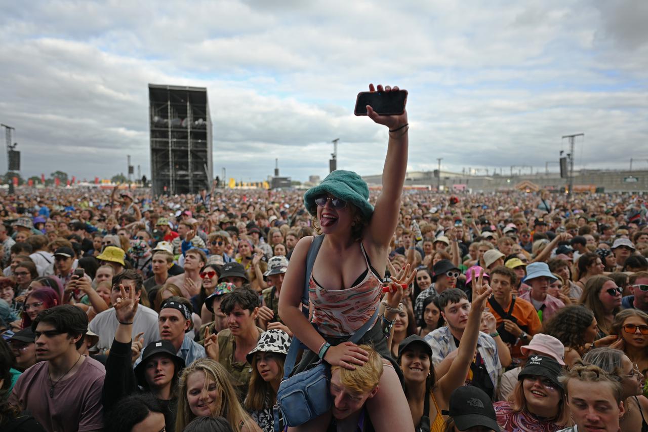 英で「密フェス」が開催、ベッカム息子も参加の音楽フェスのルールとは？