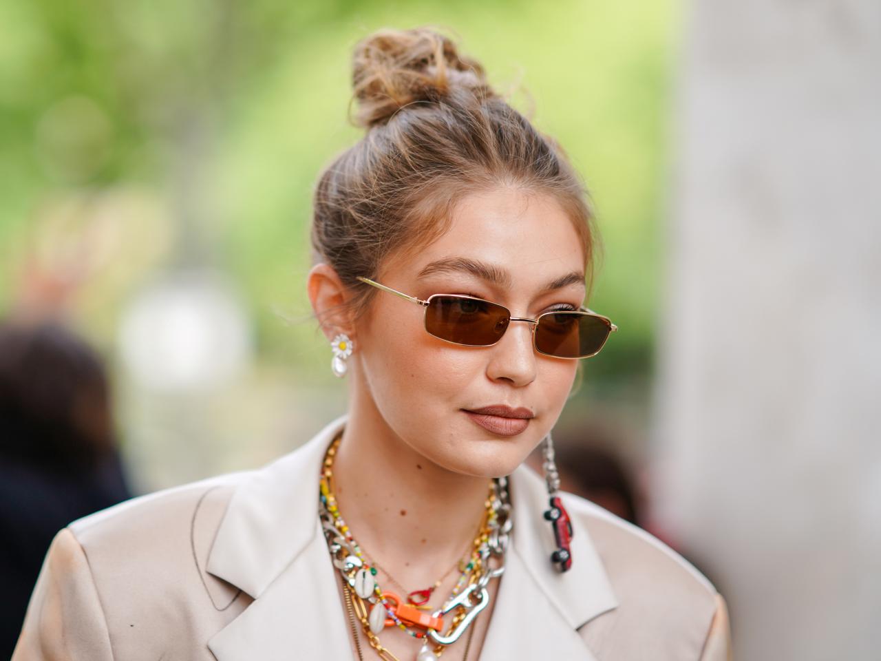 テクいらずで1分!お団子ヘアを“一瞬”で完成させる裏ワザがすごい