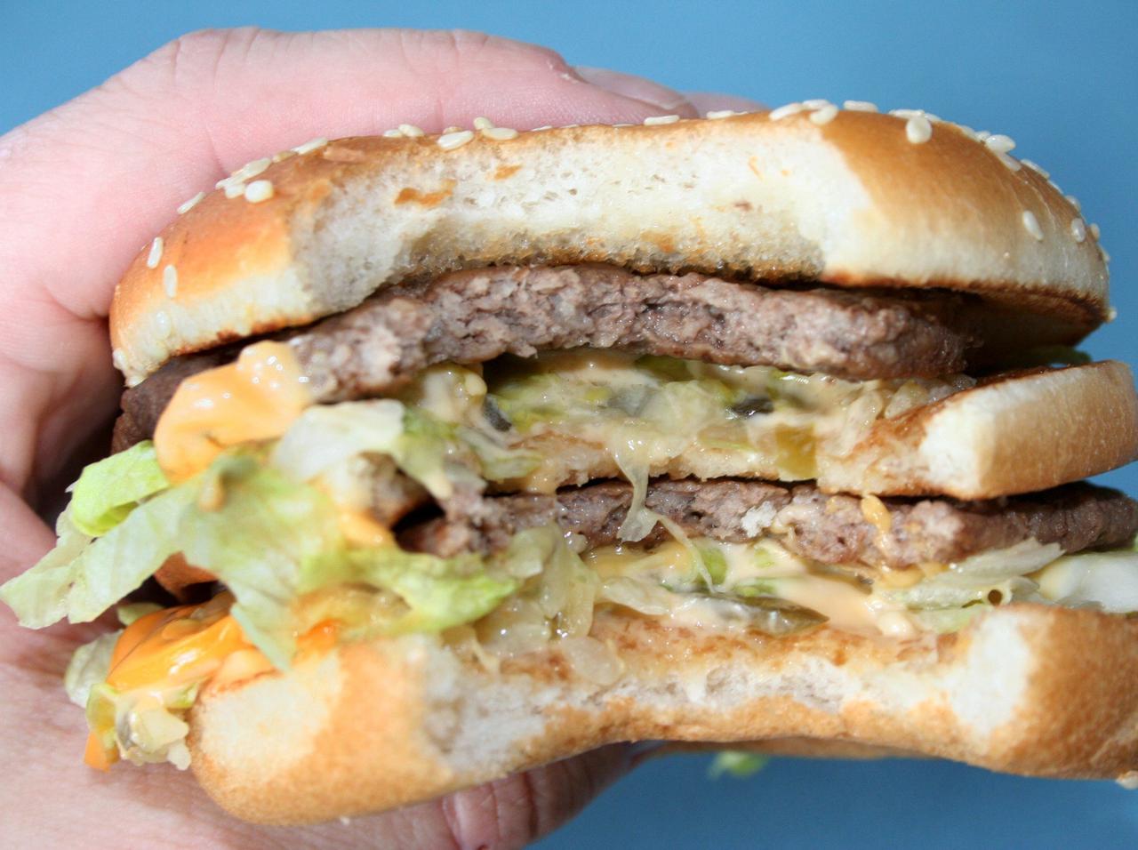 マクドナルドのビッグマックの「ベストな食べ方」が超簡単、試さないなんてもったいない!