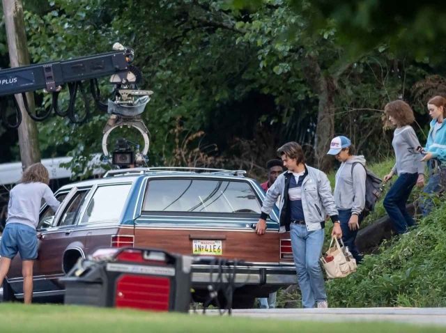 『ストレンジャー・シングス』撮影現場で「意外な2ショット」を目撃！【写真アリ】