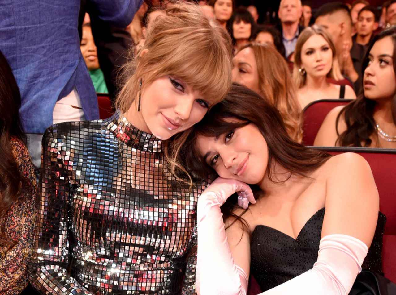 友達がいなかったカミラ・カベロが、テイラー・スウィフトと友達になって学んだこと