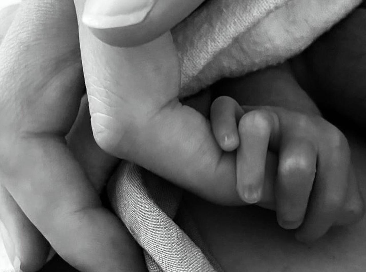 『リベンジ』のエミリー・ヴァンキャンプ&ジョシュ・ボウマン夫妻に第1子誕生