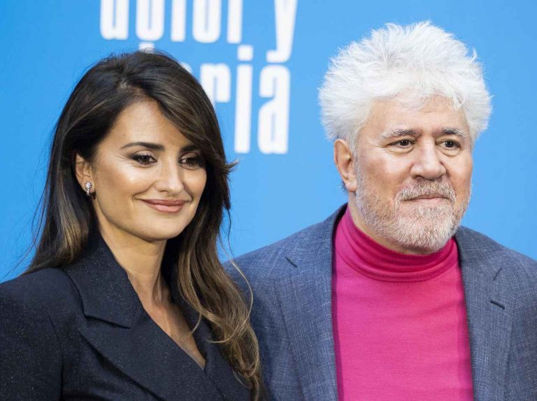 女性の乳首は“エロいもの”、ペネロペ・クルス映画ポスターがネットで禁止され批判→インスタグラムが謝罪
