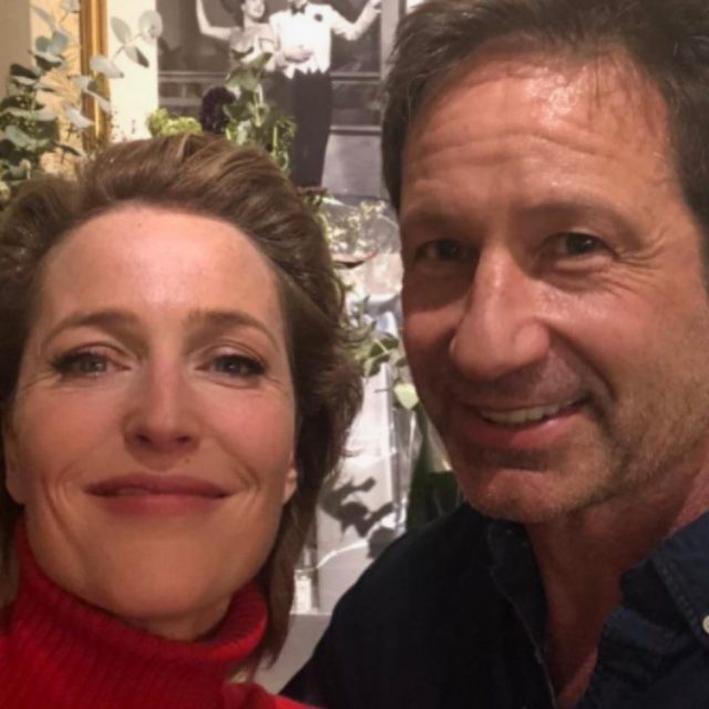 『X-ファイル』モルダーが61歳！スカリーが誕生日に“贈ったもの”、仲が良すぎてほっこり