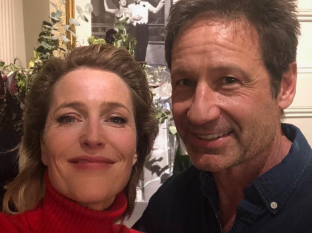 『X-ファイル』モルダーが61歳!スカリーが誕生日に“贈ったもの”、仲が良すぎてほっこり