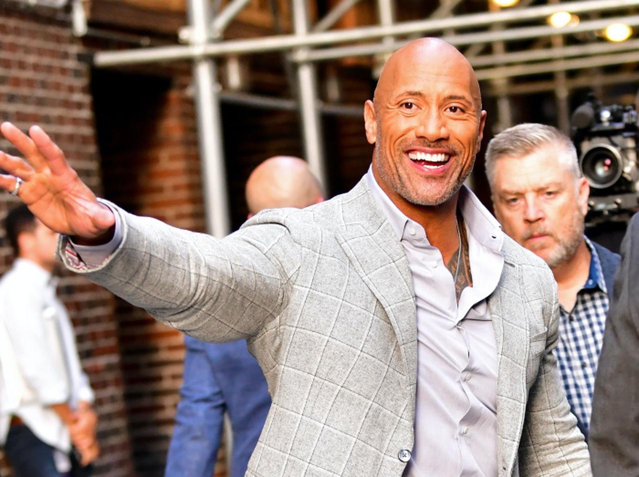 ドウェイン・ジョンソンと道でばったり遭遇、観光客の「反応」がプライスレス