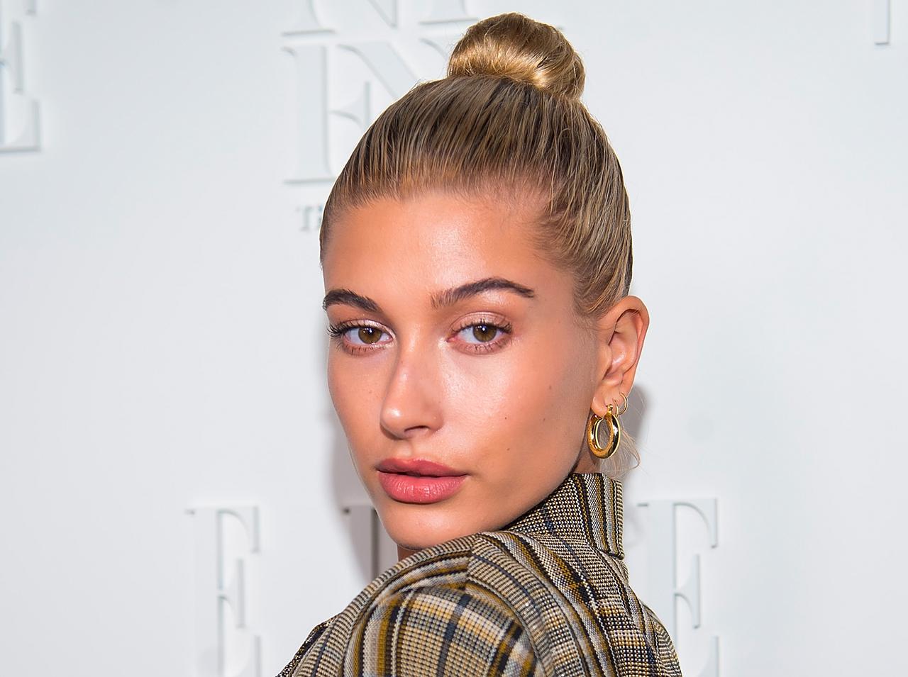 ヘイリー・ビーバーが「やめておけばよかった」と語る、過去の美容テクニックとは？