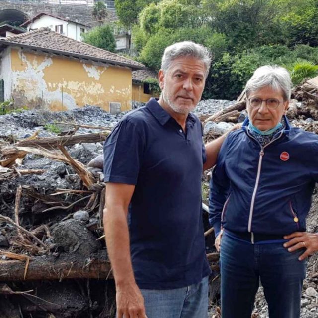 ジョージ・クルーニー、洪水の被害に遭った地域の救済活動に参加