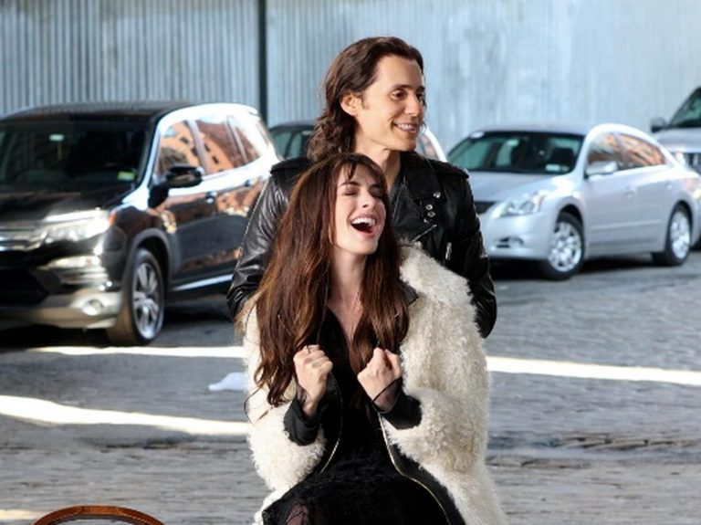 アン・ハサウェイとジャレッド・レト、カップルコーデがおしゃれすぎる！【写真アリ】