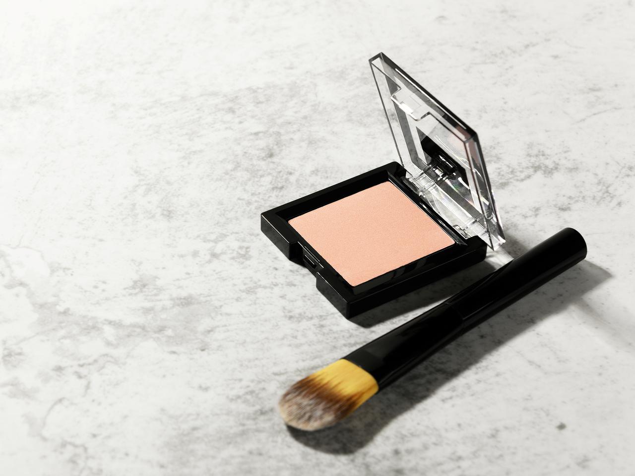 ファンデには「ブラシ」がおすすめ!理想の陶器肌を叶えるプロの塗り方