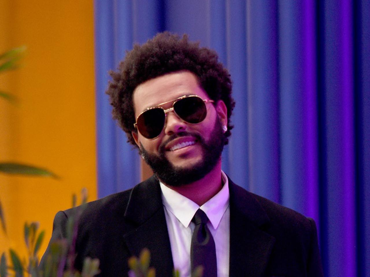 ザ・ウィークエンド、日本人アーティストとコラボして「萌え系少女」のグッズを発表