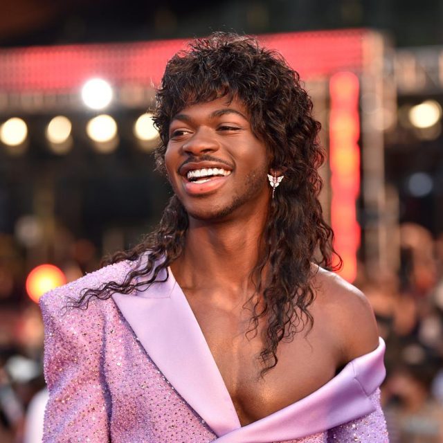 リル・ナズ・X、80年代風「マレットヘア」にイメチェン【VMA2021】