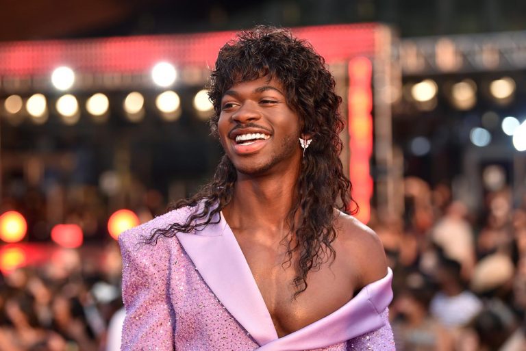 リル・ナズ・X、80年代風「マレットヘア」にイメチェン【VMA2021】
