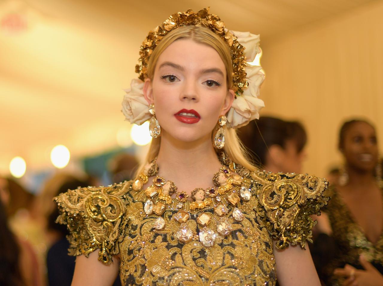 ネイルで『クイーンズ・ギャンビット』愛をアピール!アニャ・テイラー=ジョイのチェス柄ネイルに注目【エミー賞】