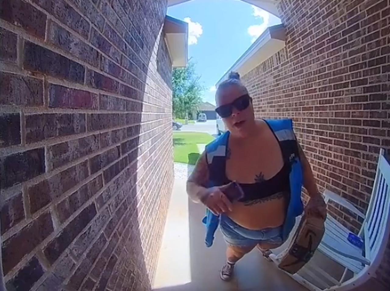 アマゾンの配達員、配達先の前で“した行動”の録画映像が話題に