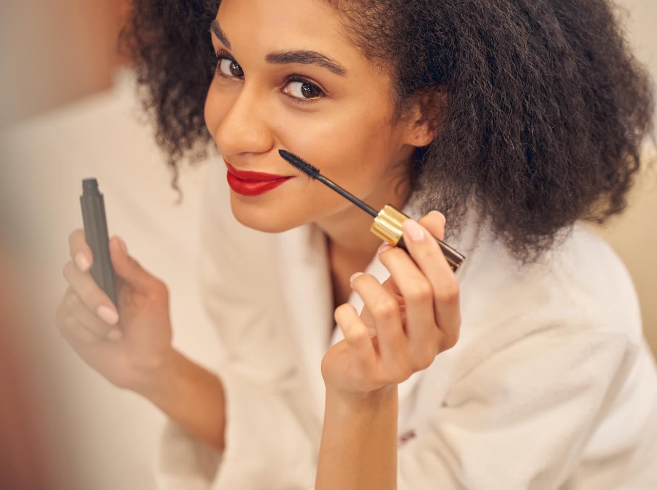 まぶたについたマスカラを簡単にオフ!失敗したときに役立つプロの対処法3選