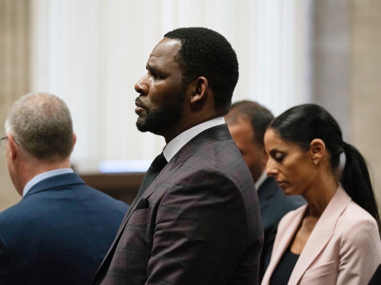 R.ケリーが未成年への性的搾取などで有罪に、終身刑の可能性も