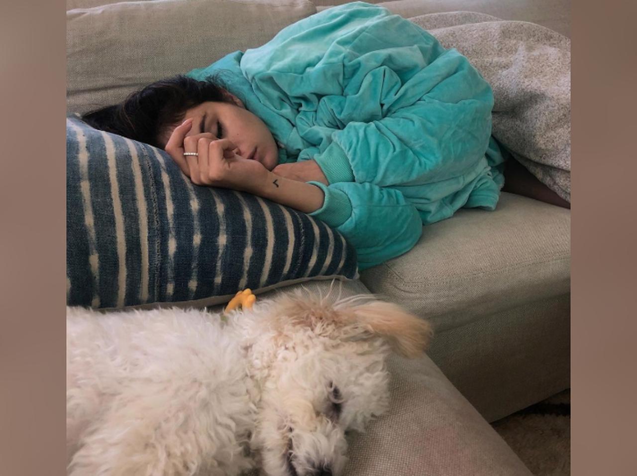 セレーナ・ゴメスは「昼寝」で心と体をリセット、気分が落ち込んでいる時は“寝てやり直す”