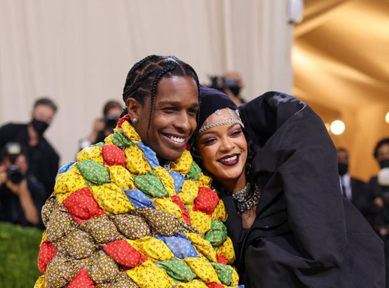 エイサップ・ロッキー、ステージ上からリアーナに向けてとった行動に胸キュン