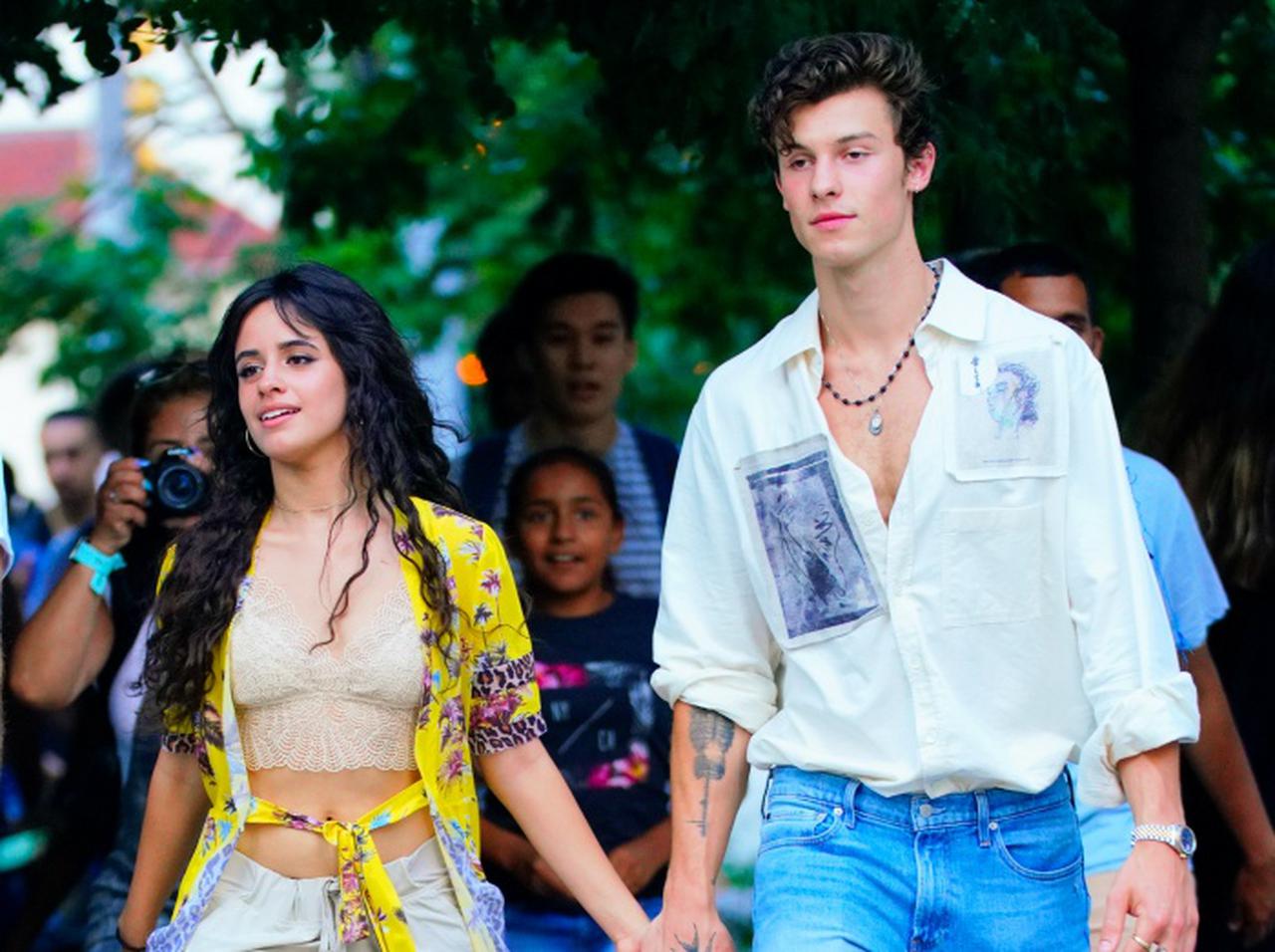 カミラ・カベロ、ショーン・メンデスとの初デートで緊張しすぎて取った「行動」に共感しかない