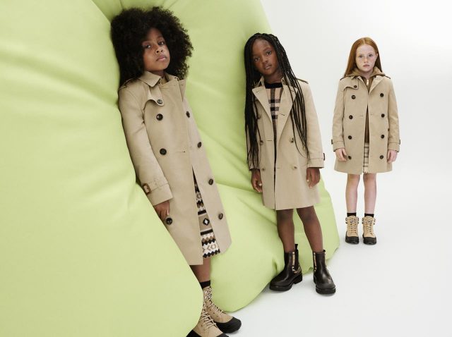 ​バーバリー、トレンチコートなどチルドレンズウェアの新作発表