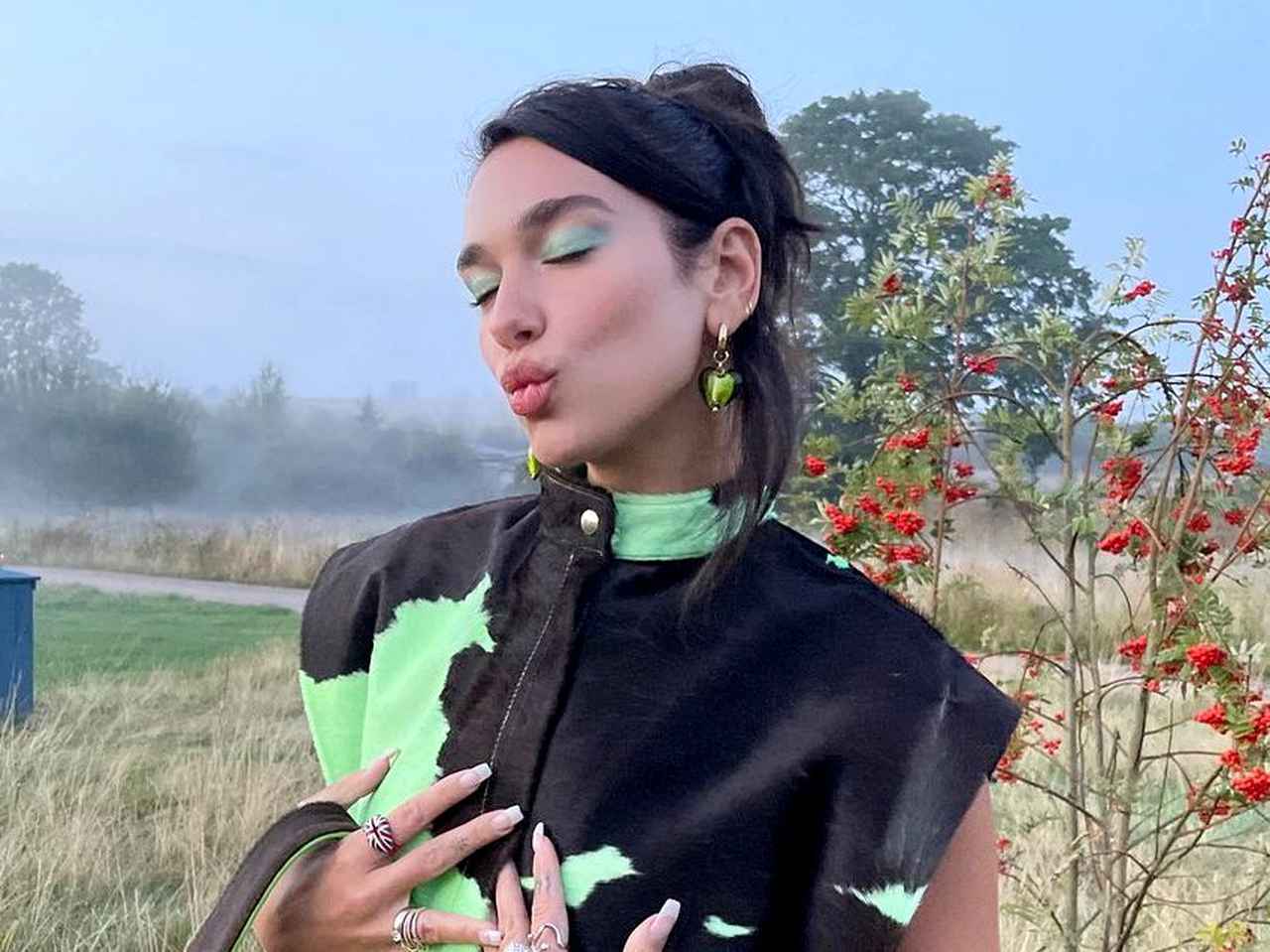 21年秋注目の「グリーンアイシャドウ」は“明るめカラー”で旬な目元に