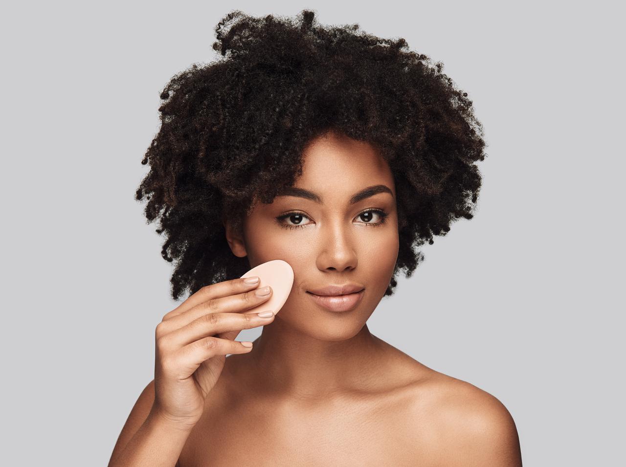 ベースメイクの仕上がりが激変!プロが絶賛する「メイクスポンジ」とは?