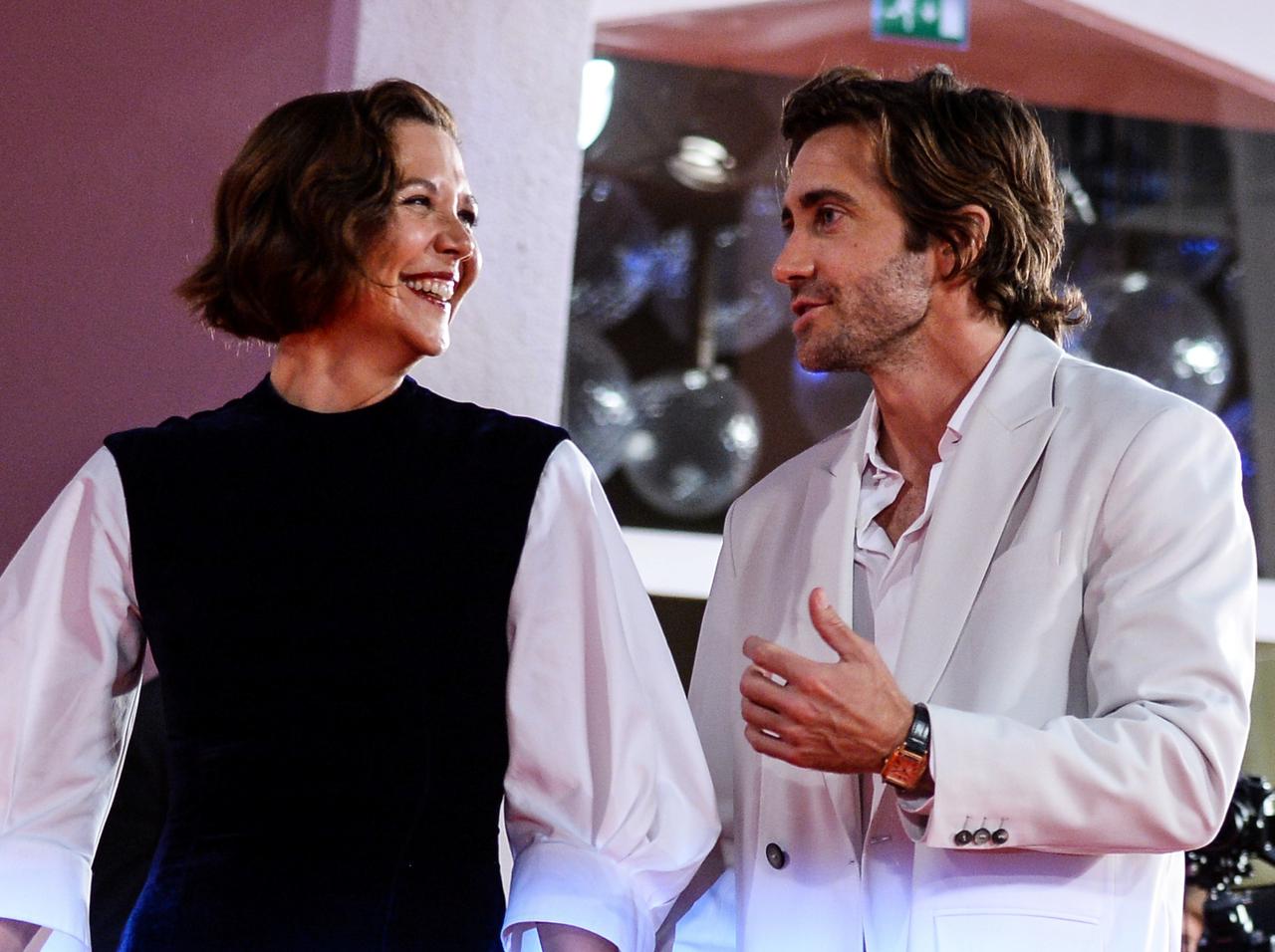 マギー・ギレンホール×ジェイク・ギレンホールの姉弟がレア2ショット!ヴェネチア映画祭で