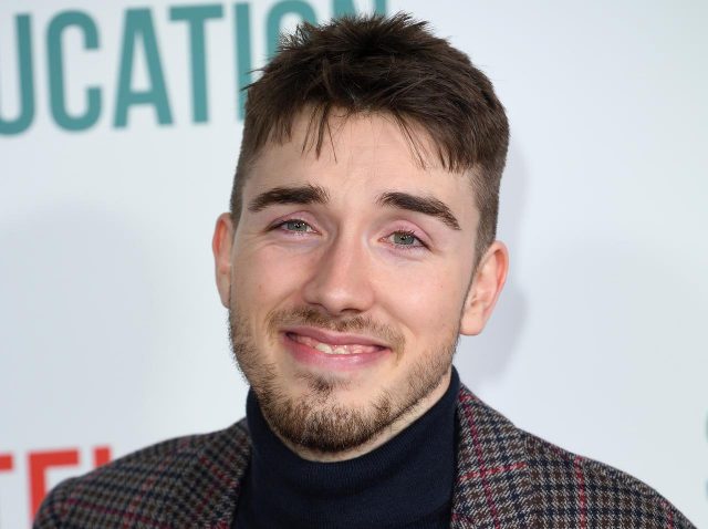 『セックス・エデュケーション』アイザック役、ドラマを見た母親に「怒られた理由」が理不尽で笑ってしまう