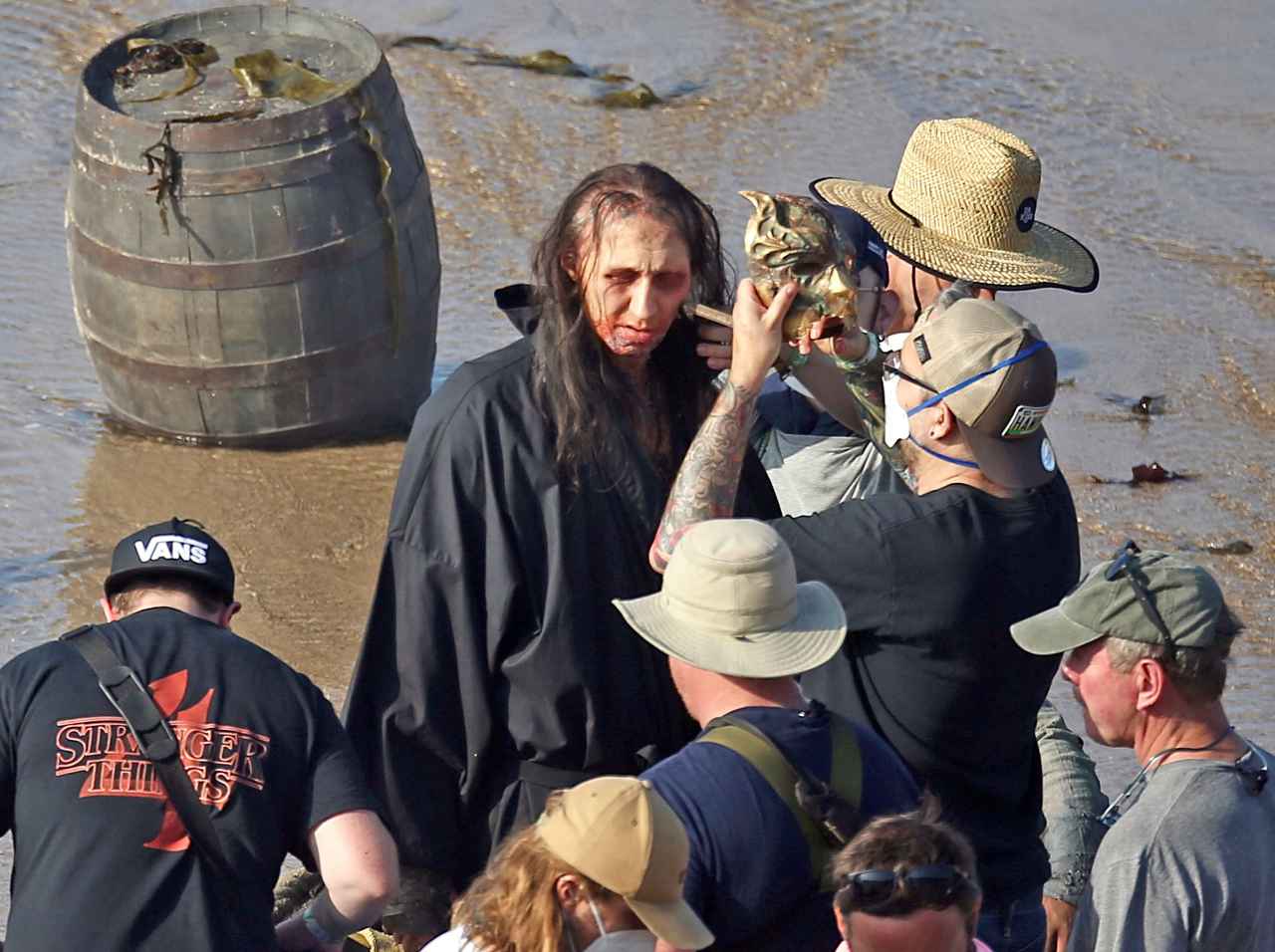 『ゲーム・オブ・スローンズ』スピンオフ、スタッフが「別の大人気ドラマ」のTシャツを着ている姿が目撃されてしまう