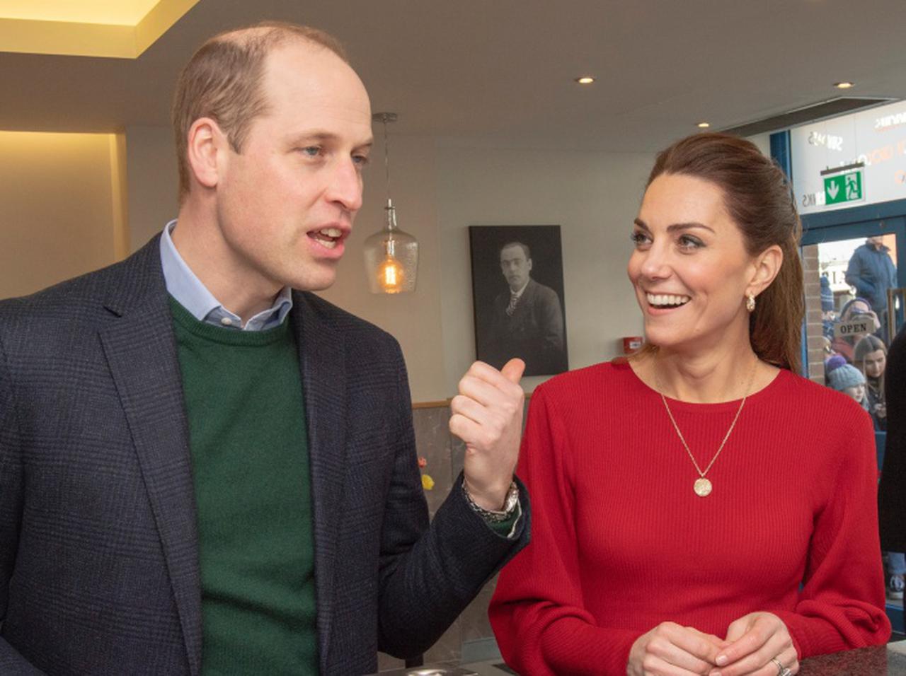 ウィリアム王子&キャサリン妃が子連れでパブへ、「目撃された光景」に親近感