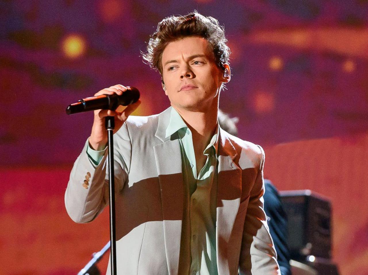 ハリー・スタイルズ、コンサート中にカップルの「プロポーズ」を後押し