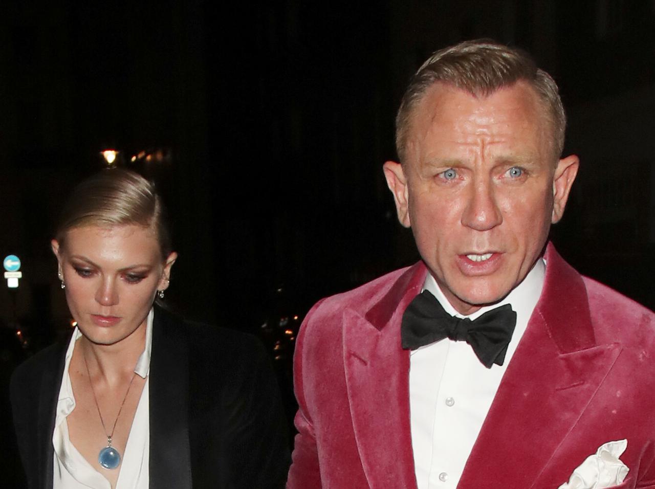 【激レア】『007』ダニエル・クレイグ、パーティーで娘と手を繋ぐ姿が「イケメンすぎる父親」