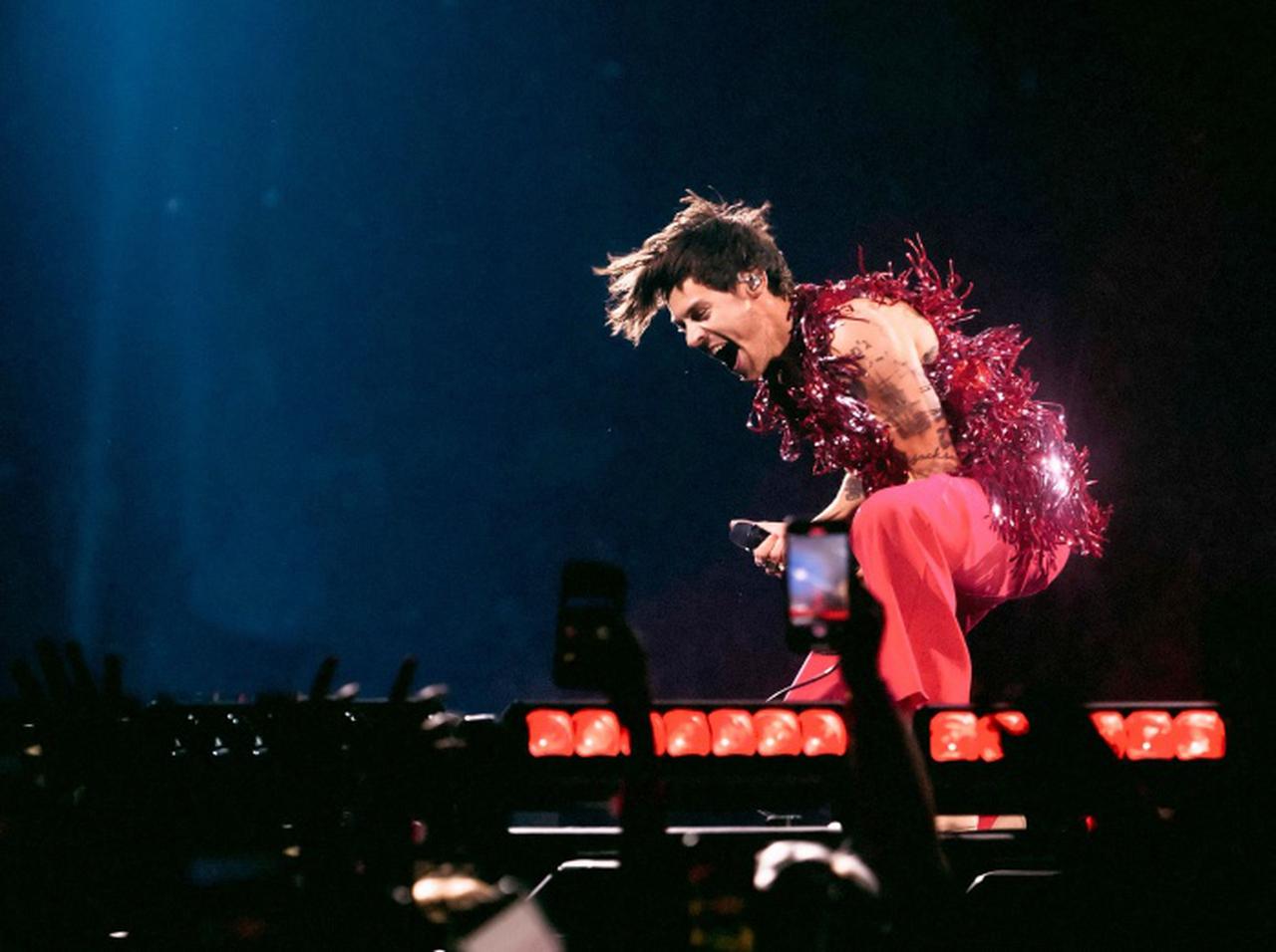 ハリー・スタイルズ、コロナ禍での全米ツアーがスタート！オリヴィア・ワイルドも見届け