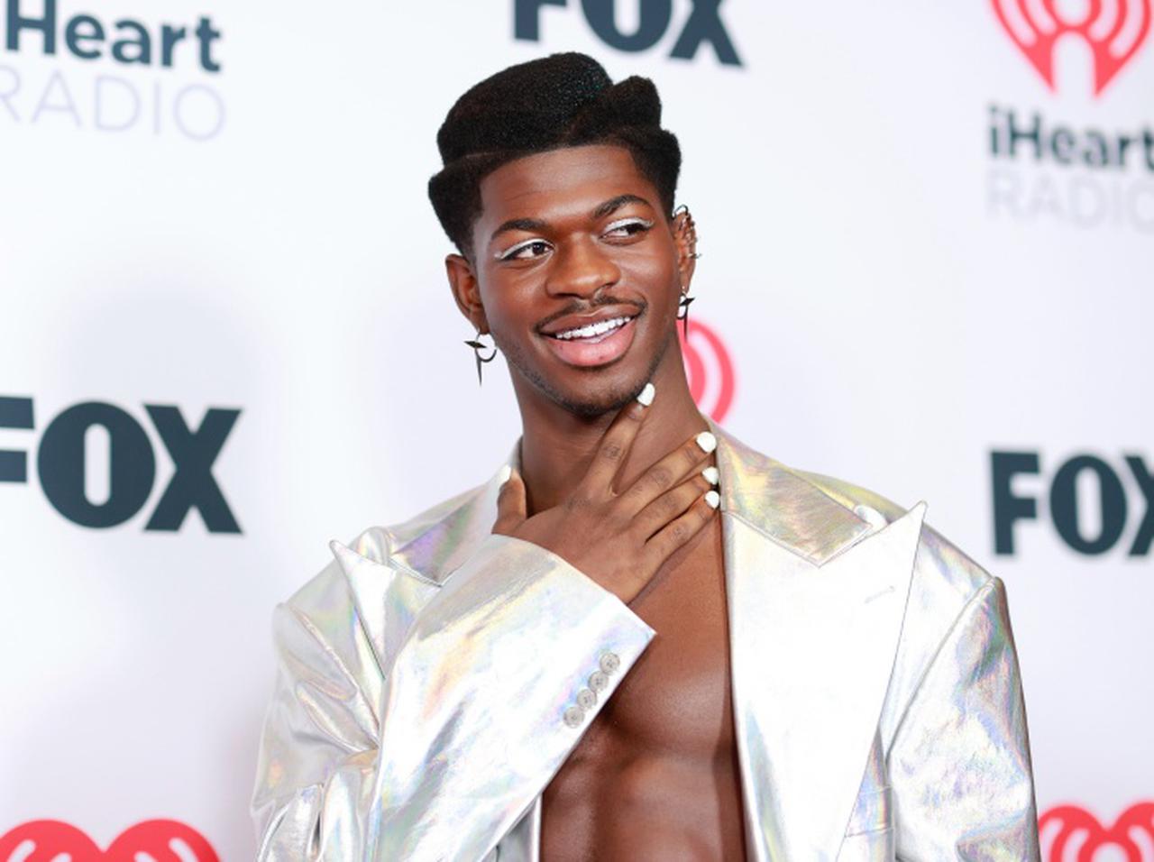 LGBTQ+の著名人が自分たちを助けている、80％のLBGTQ+が回答【自殺予防週間】