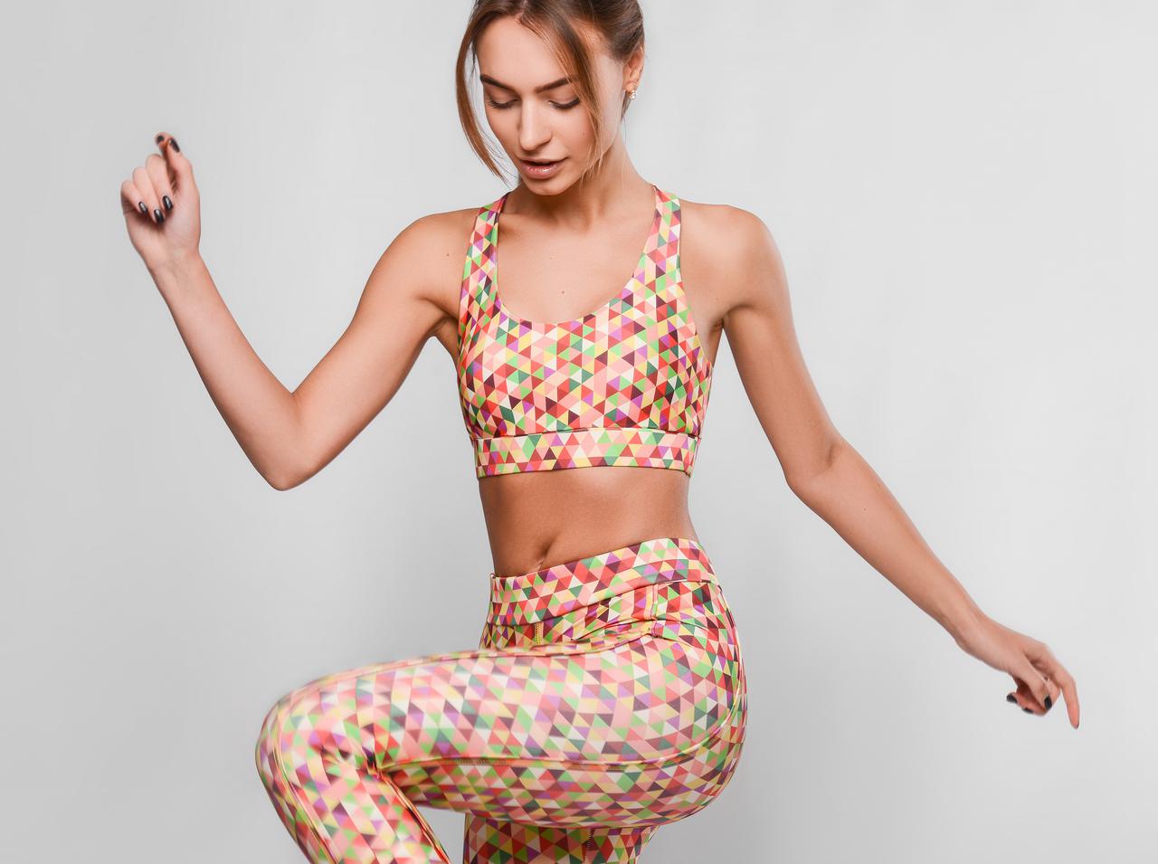 ぼっこりお腹を引き締める！元祖スーパーモデルが実践する腹筋エクササイズ