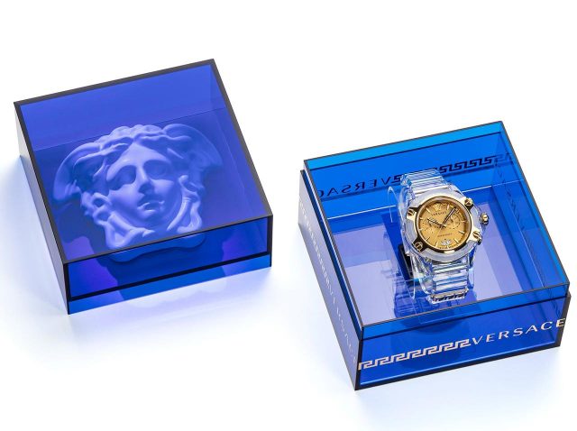 ヴェルサーチェ、シースルーのストラップが目を引く「アイコン アクティブ」発売