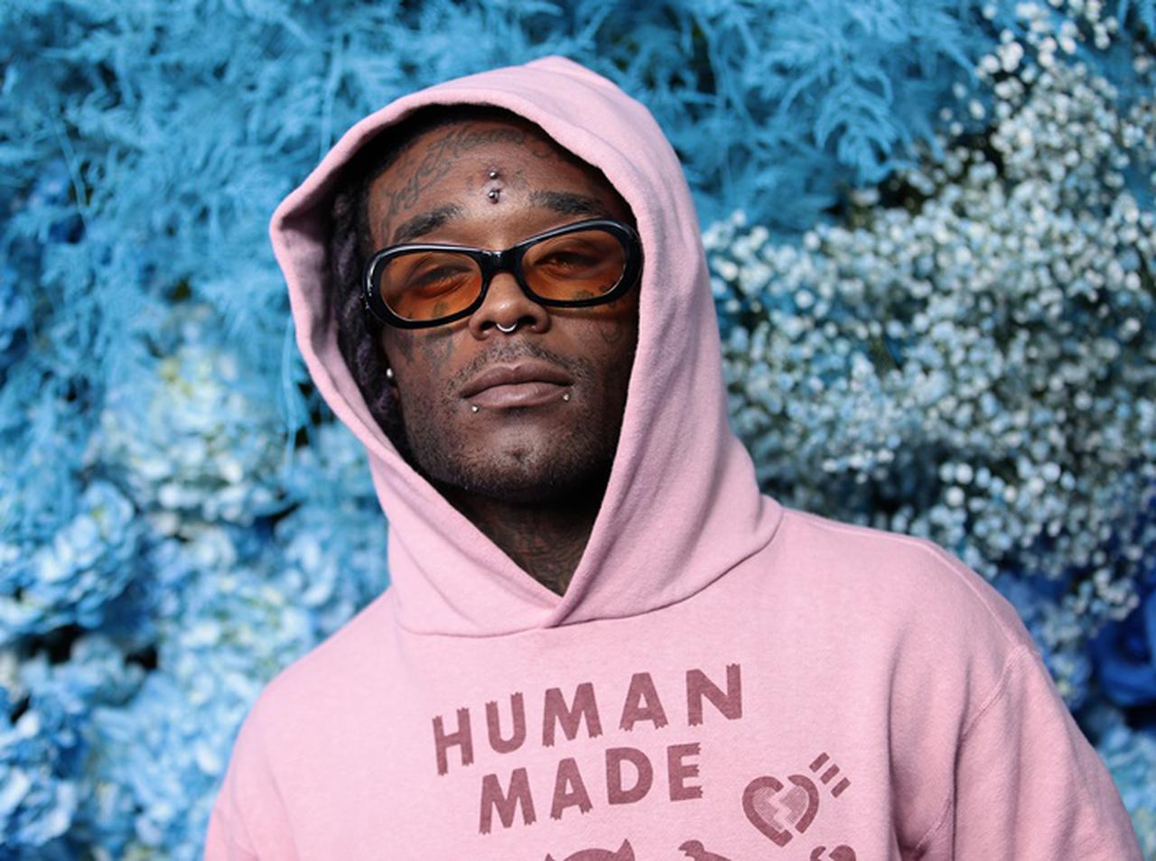 額に埋めた25億円のダイヤモンドをもぎ取られる、ラッパーがフェスで公演中に