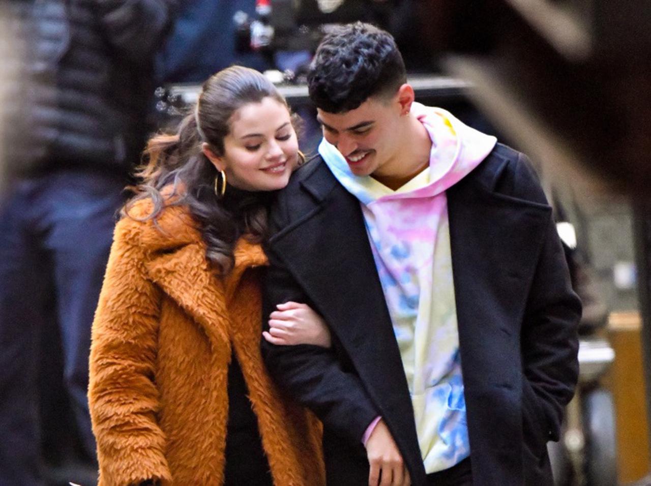 セレーナ・ゴメスから「付き合ってない」と言われた俳優がセレーナを絶賛したワケ