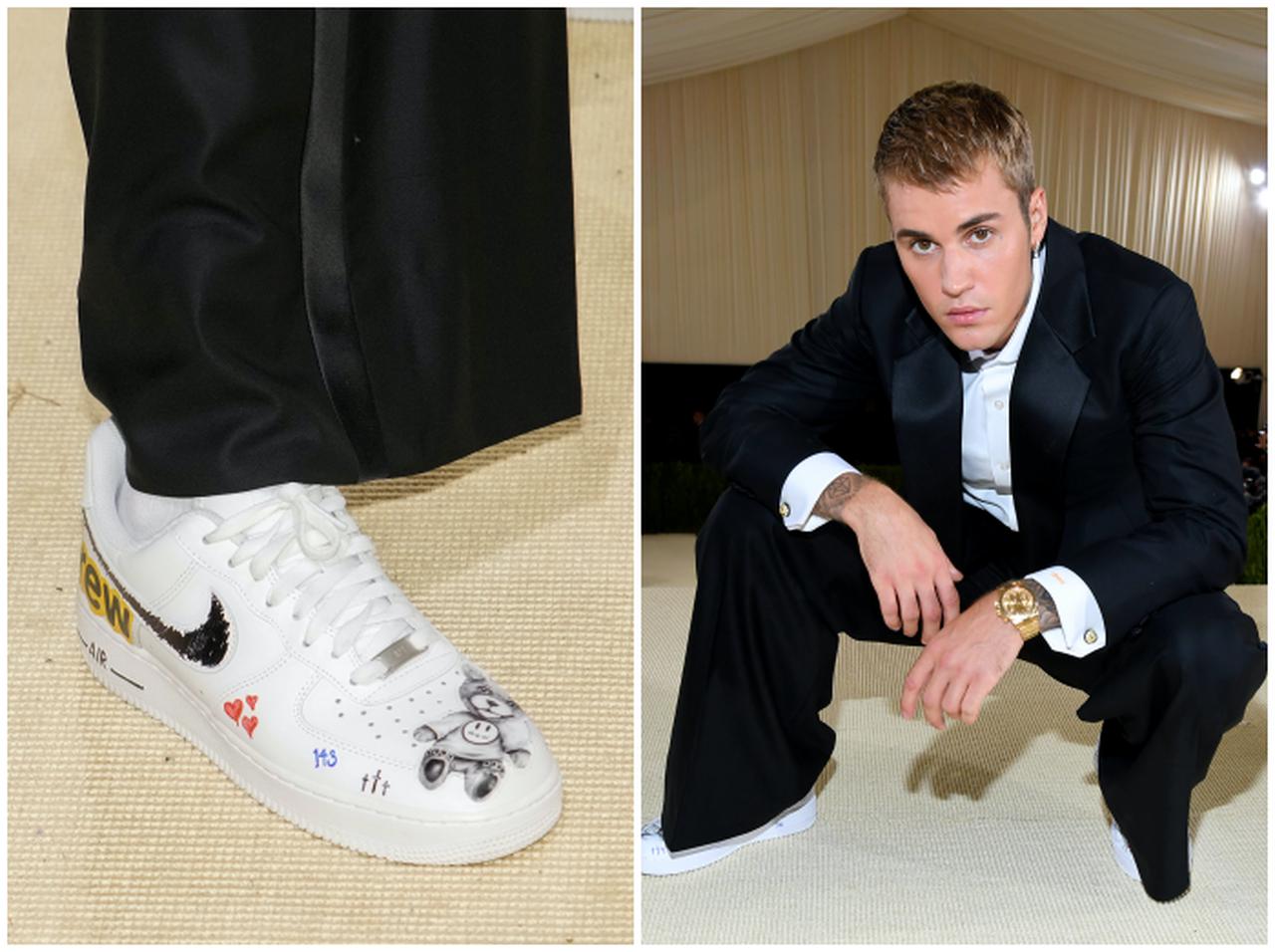 ジャスティン・ビーバー、“落書き”だらけの「ナイキ エアフォース1」をよく見ると…【メットガラ2021】