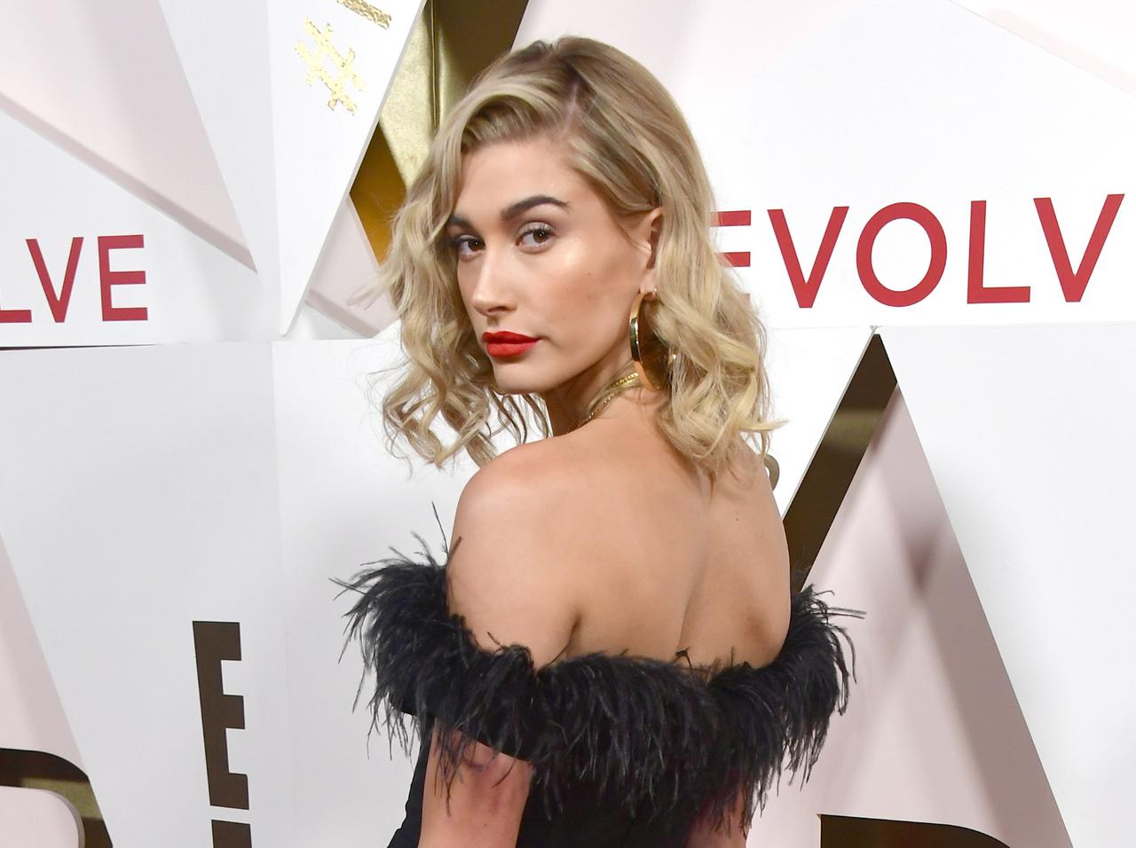 ヘイリー・ビーバーが告白！色んなスキンケアを試したからこそ気づいたこととは？