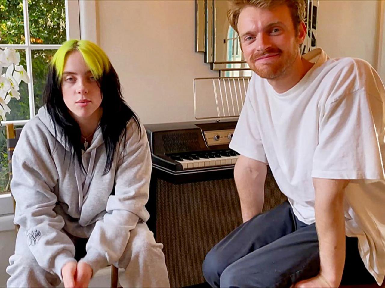 自宅から世界を制したビリー・アイリッシュが語る、「在宅ワークあるある」に共感