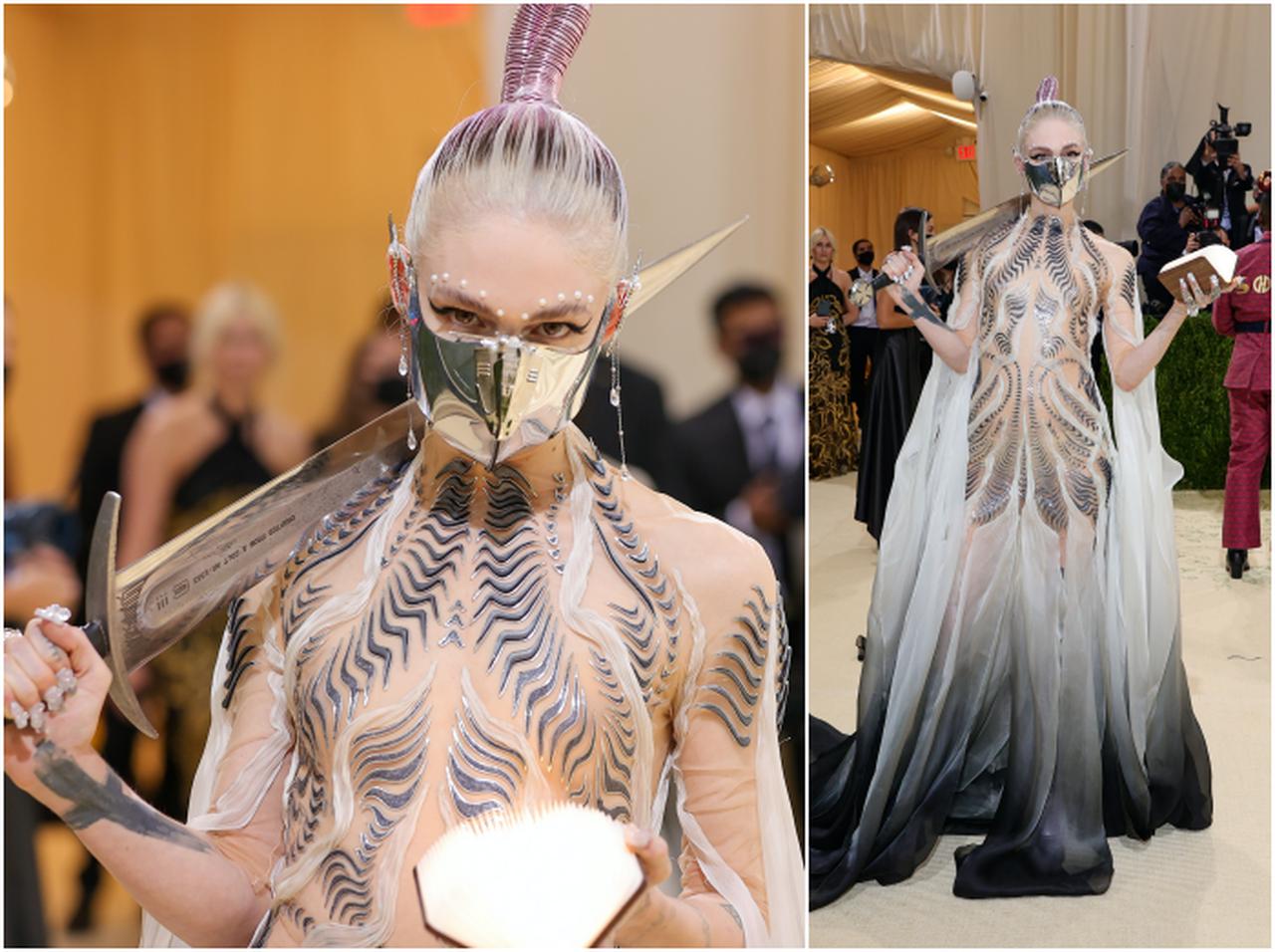 グライムス、『DUNE』ルックのためにメットガラに「剣」を持ってくることを許される