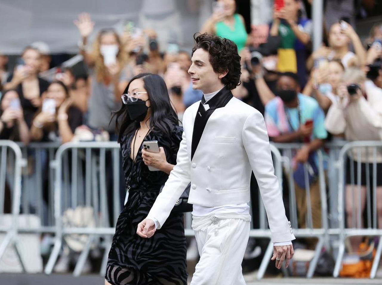 ティモシー・シャラメ、「道路の向こう側」にいたファンに見せた神対応がさすがすぎる