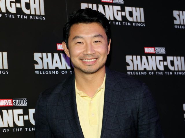 シム・リウ、シャン・チー役に決まったとき「かっぱえびせん風のお菓子」を食べていた