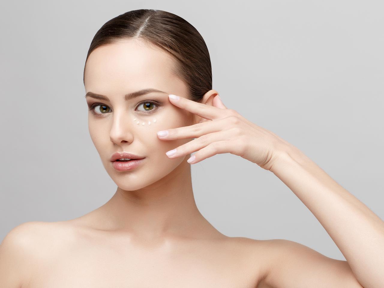 たった10秒!目もとのシワが一瞬で“消える”アイクリームがSNSで話題沸騰中