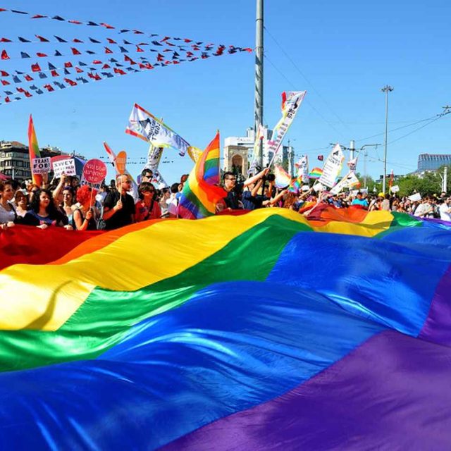 LGBTQ+バージョンの『バチェラー』を作りたい！元イン・シンクのランス・バスが意欲