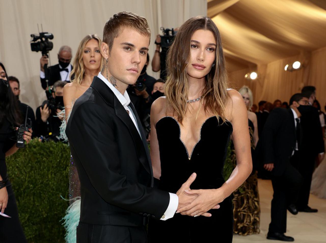 ジャスティン・ビーバー、子作りに関する「ぶっちゃけ発言」にヘイリー・ビーバーが“にっこり”